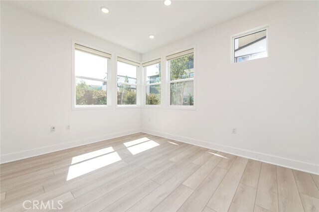 Building Photo - 474 Lobata