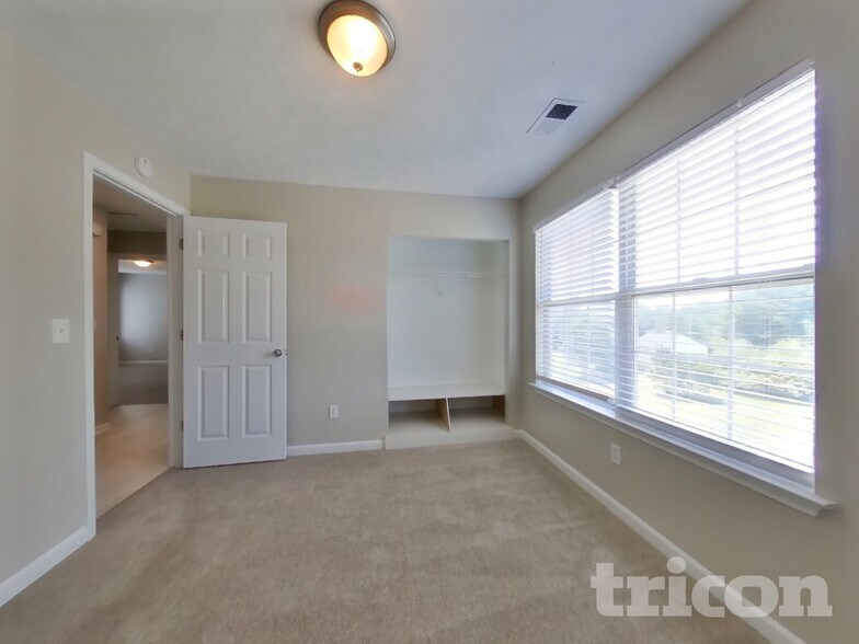 Building Photo - 1951 Hidden Valley Dr SW