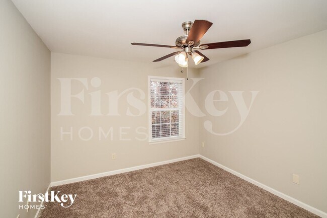 Building Photo - 116 Royal Gala Dr