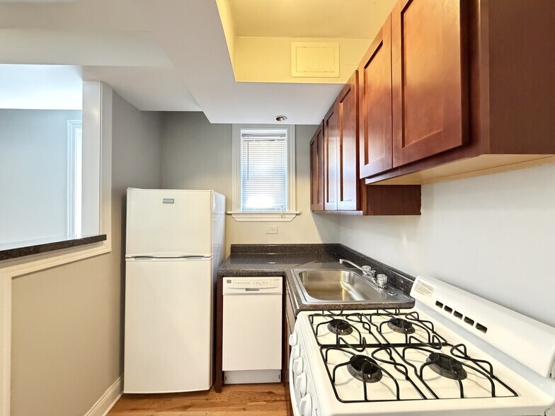 Building Photo - 2854 N Orchard St
