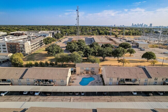 Building Photo - 5814 Sandhurst Ln