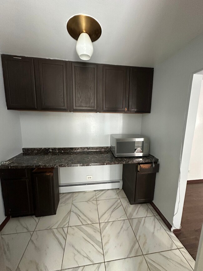 Building Photo - 7320 N Rogers Ave