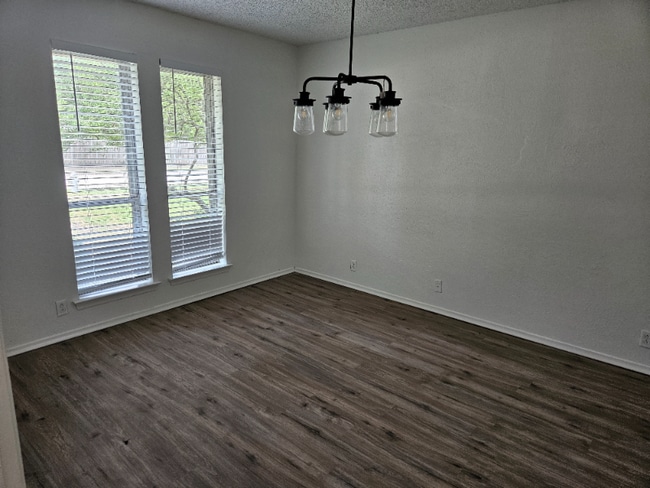 Building Photo - 2427 Richview Ct