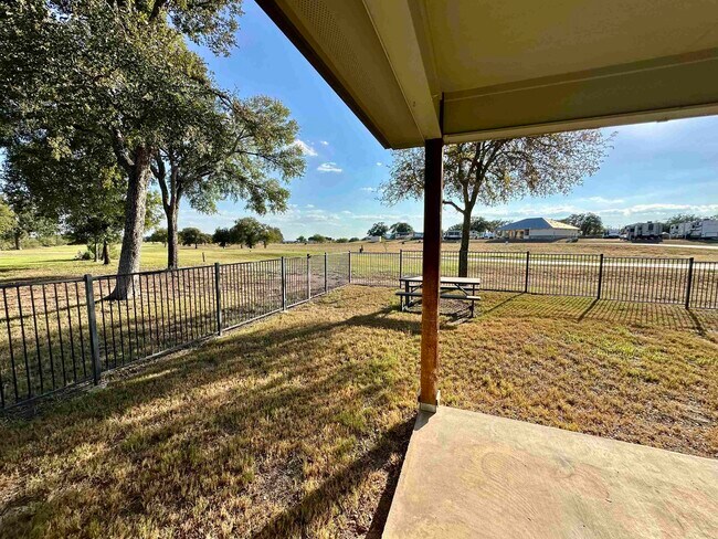 Building Photo - 405 Woodlawn Dr
