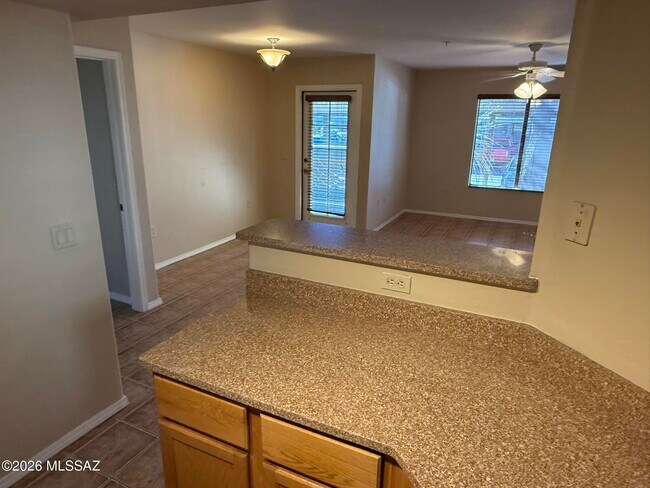 Building Photo - 5751 N Kolb Rd