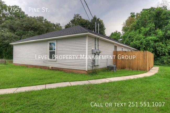 Building Photo - 2bd/2ba Duplex available now