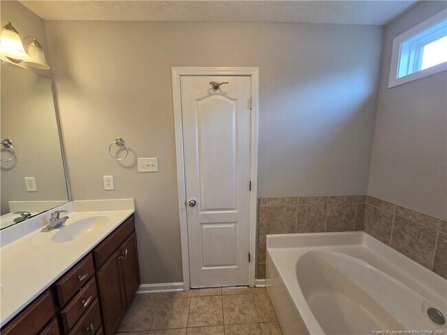 Building Photo - 150 Bear Creek Dr