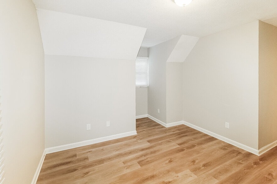 Building Photo - 3138 Calumet Cir NW