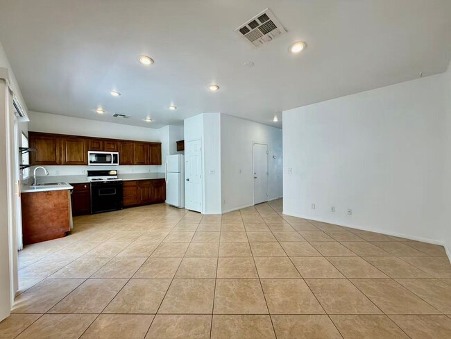 Building Photo - 884 Blue Rosalie Pl