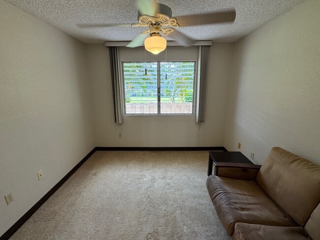 Building Photo - 95-1050-1050 Maka?ika?i St