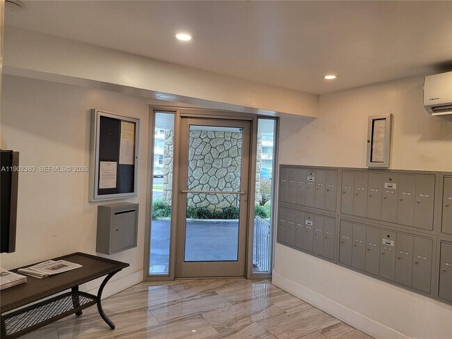 Building Photo - 3181 S Ocean Dr