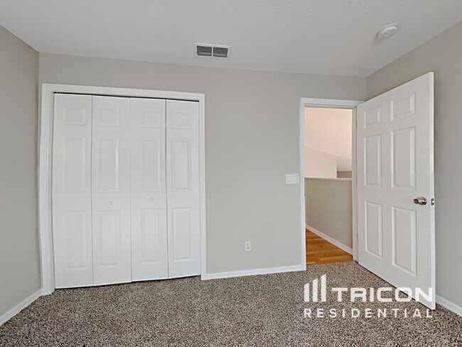 Building Photo - 1360 Holly Glen Run