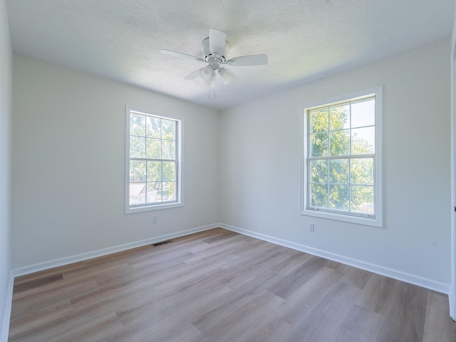 Building Photo - 3123 S Eden Dr