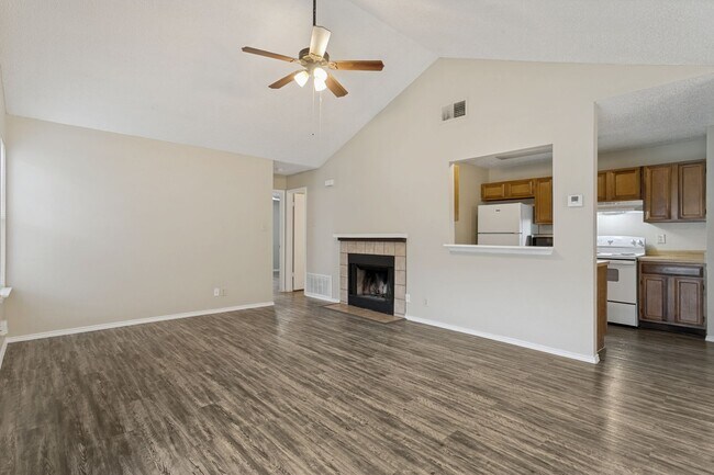 Building Photo - 2-BEDROOM DUPLEX