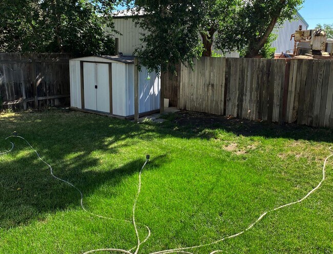 Building Photo - Cozy Rambler with Backyard Close to Columb...