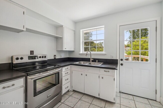 Building Photo - 8056 Catawba Dr