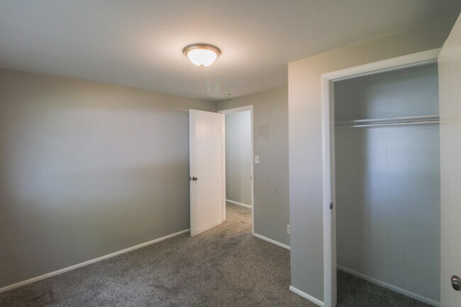 Building Photo - Orem Home