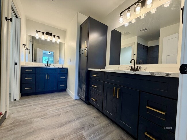 Building Photo - 1204 S Central Ave