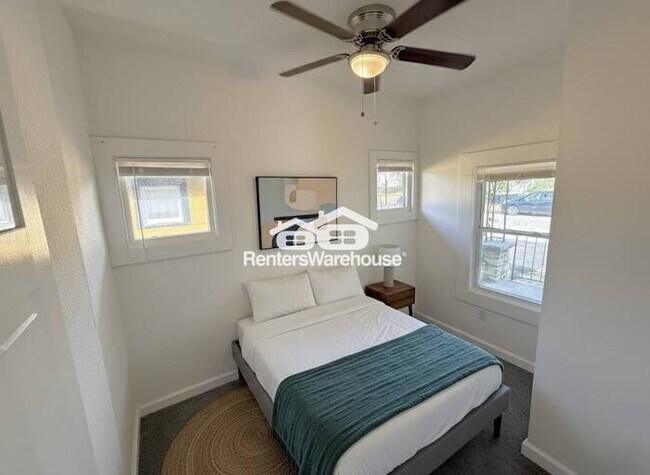 Building Photo - Updated 5 Bedroom/ 2.5 Bath Home In KCMO *READY NOW*