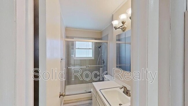 Building Photo - 4018 Goldenrod Dr