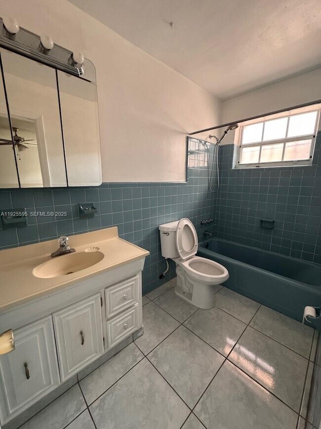 Building Photo - 2712 NW 23rd Ave