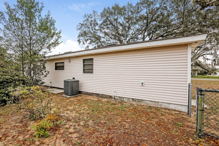 Building Photo - 2822 Colfax St