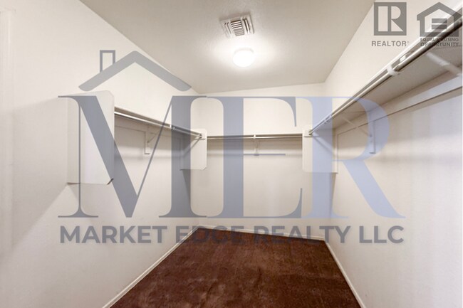 Building Photo - 4Bed/2.5Bath Home at 83rd Ave/Olive Ave! R...
