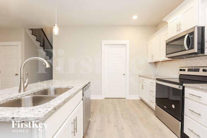 Building Photo - 1425 Kingbird Dr