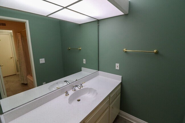 Building Photo - 1050 Pacifica Dr
