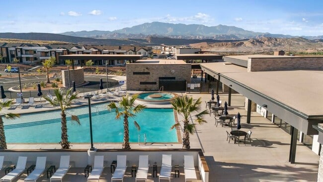 Building Photo - Modern and New 3 Bedroom Townhome in Long ...