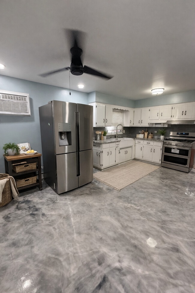 Building Photo - 5140 W 87th St