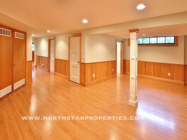 Building Photo - Great Lake Oswego Home Walking Distance to Everything