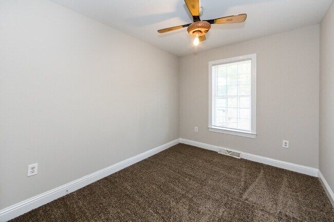 Building Photo - 814 King Arthur Dr