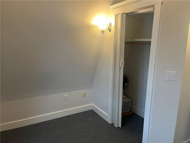 Building Photo - 14 Kay St