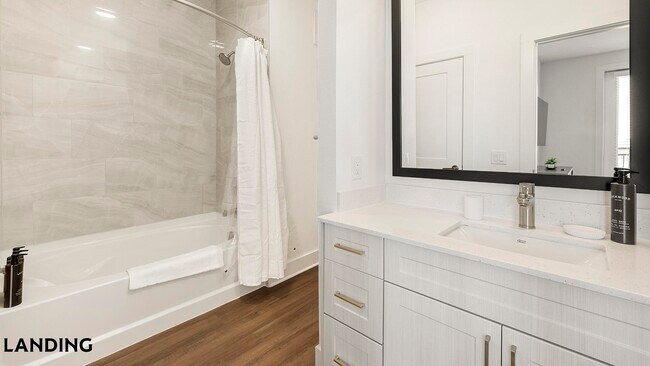 Building Photo - 108 N US Hwy 377