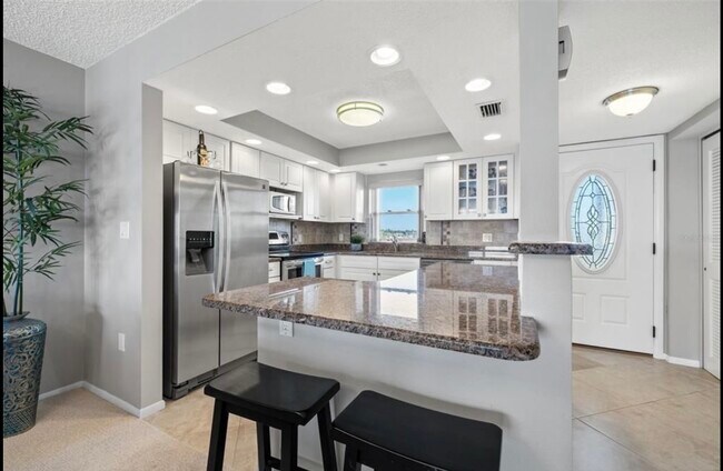 Building Photo - 4750 Cove Cir