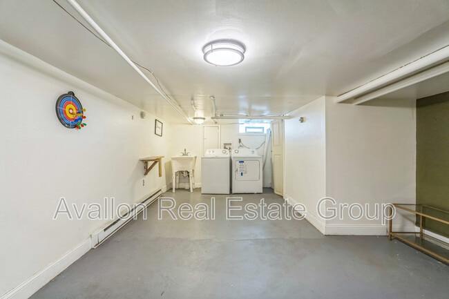 Building Photo - 1124 W Nevada St