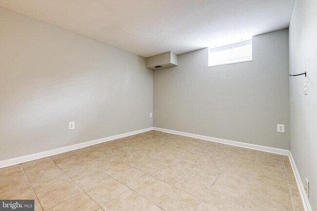 Building Photo - 5809 Mt Vernon Dr