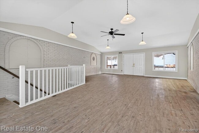 Building Photo - 874 N Main St