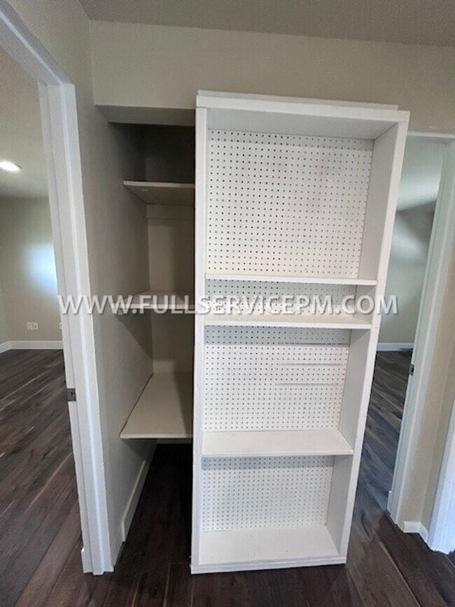 Building Photo - Exceptional South Beacon Hill 3 BD 2 BA! Huge Deck!