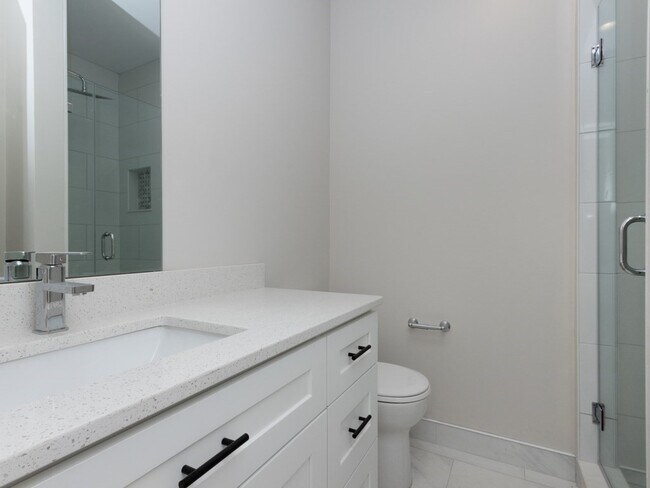 Building Photo - 5 Tovar St