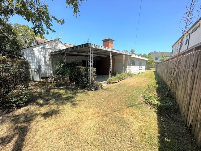 Building Photo - 903 Lamonte Ln