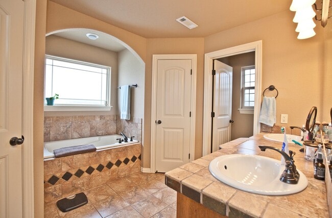 Building Photo - ***1804 SW Sequoia***