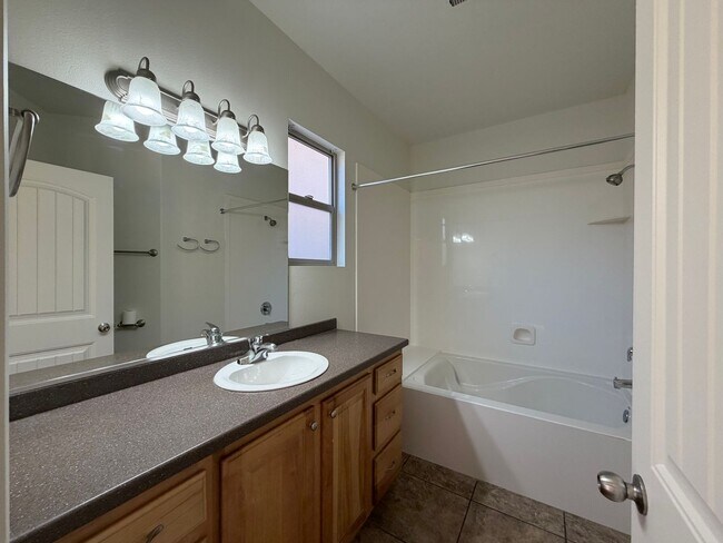 Building Photo - MCKENNA COTTAGES FOR RENT IN DOWNTOWN ST. GEORGE!