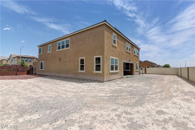 Building Photo - 1025 Bluebird Hill Ave