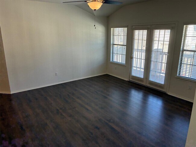 Building Photo - 9201 Brodie Ln