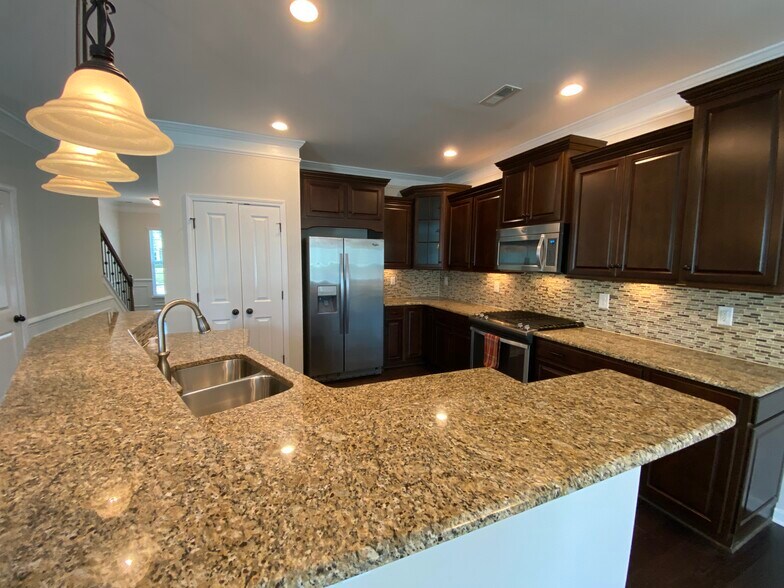 Granite countertops and tile backsplash - 2076 Waverly Ct