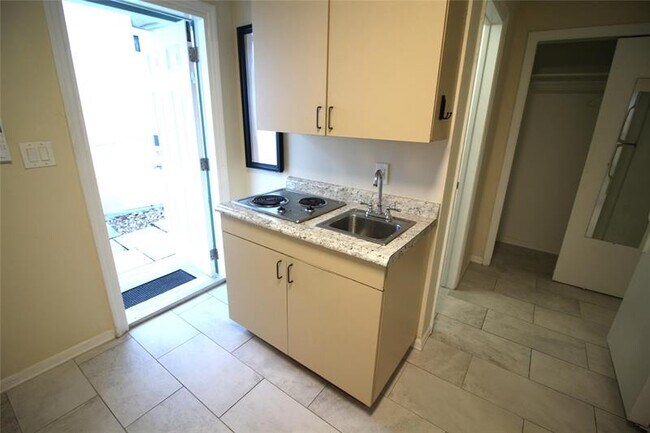 Building Photo - 4440 Bougainvilla Dr