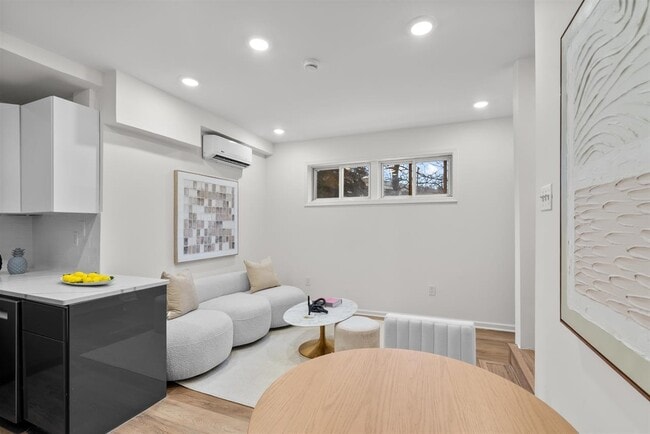 Building Photo - 407 Park Ave