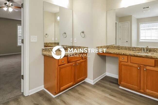 Building Photo - 4 Bedroom Pet-Friendly Home in Lithonia, GA with Main Street Renewal